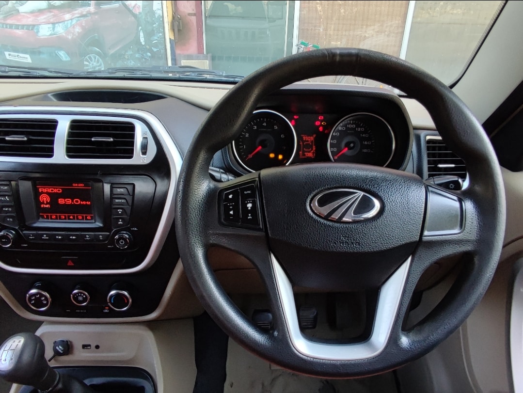 TUV300 image 13 TUV300 image 13