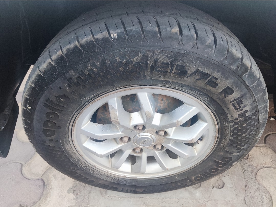 TUV300 image 9 TUV300 image 9