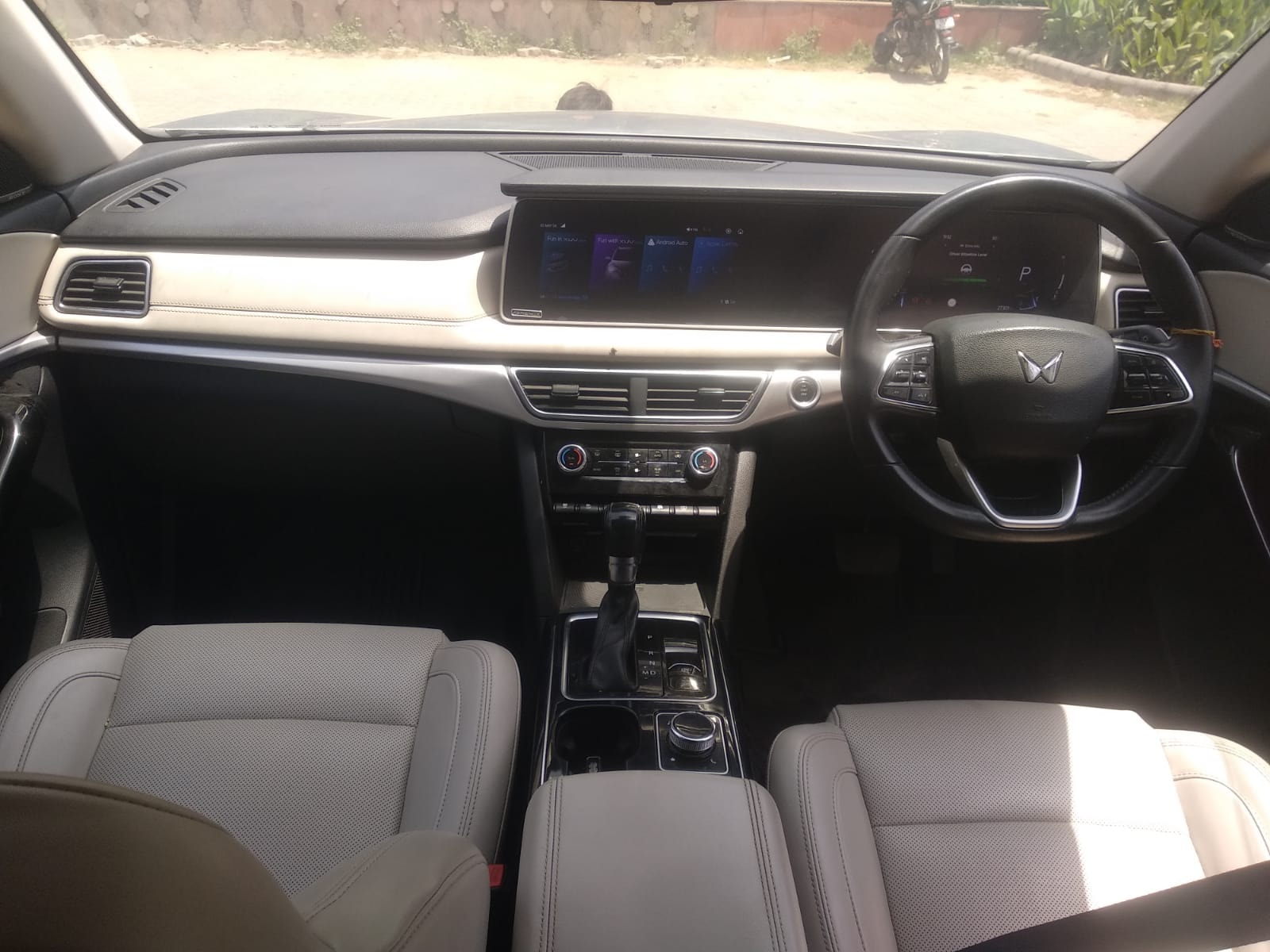 XUV700 image 11 XUV700 image 11