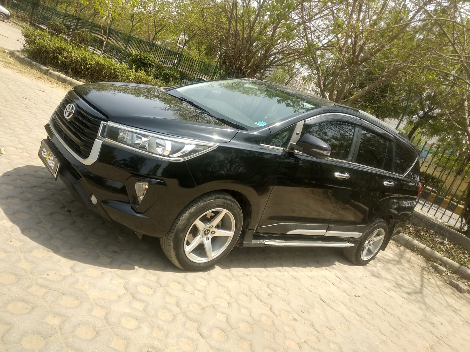 Innova Crysta image 1 Innova Crysta image 1