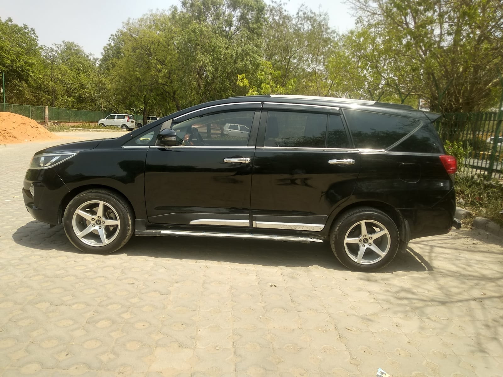 Innova Crysta image 2 Innova Crysta image 2