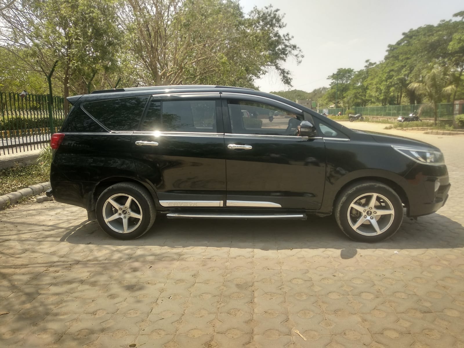 Innova Crysta image 6 Innova Crysta image 6