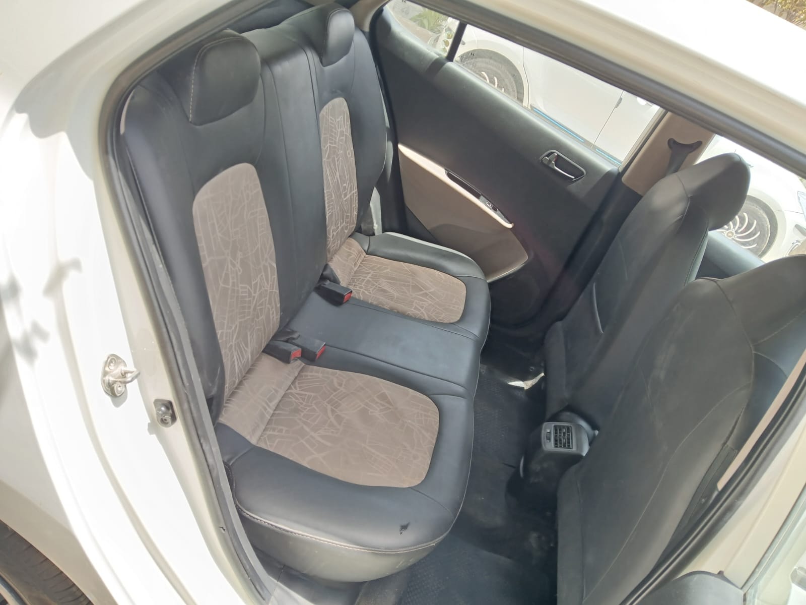 i10 image 17 i10 image 17