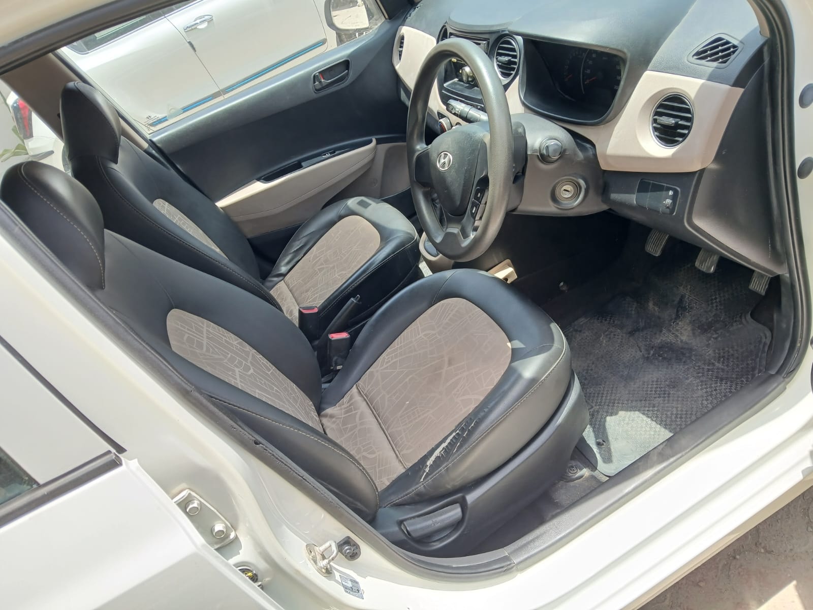 i10 image 14 i10 image 14