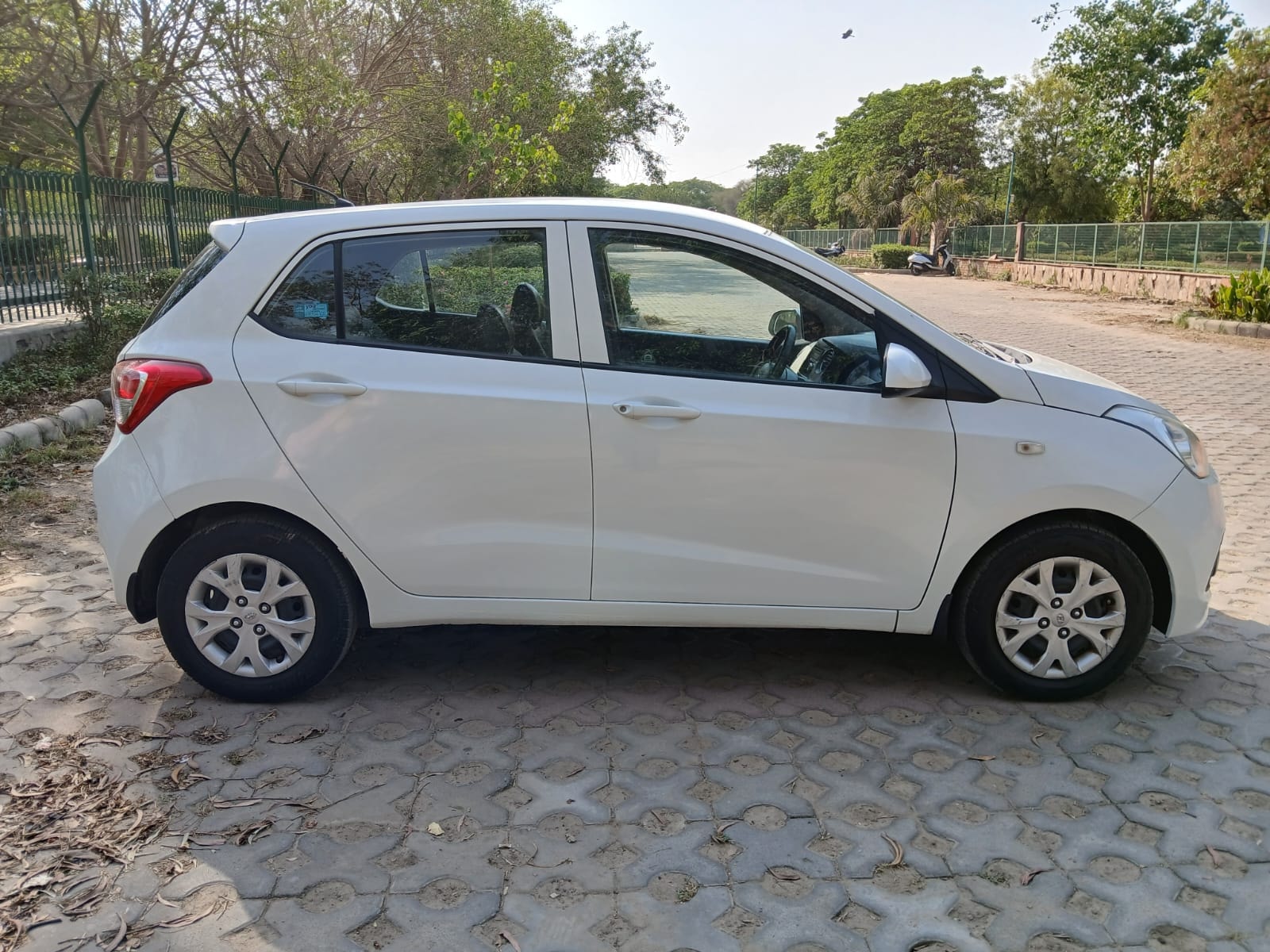 i10 image 6 i10 image 6