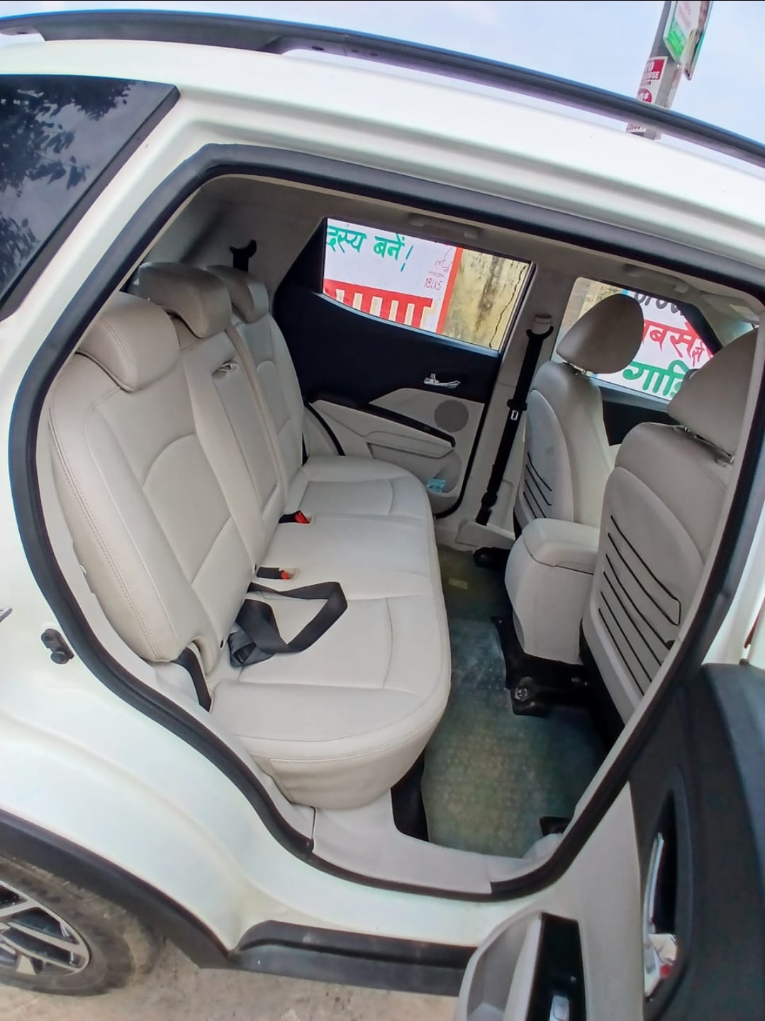 XUV300 image 17 XUV300 image 17