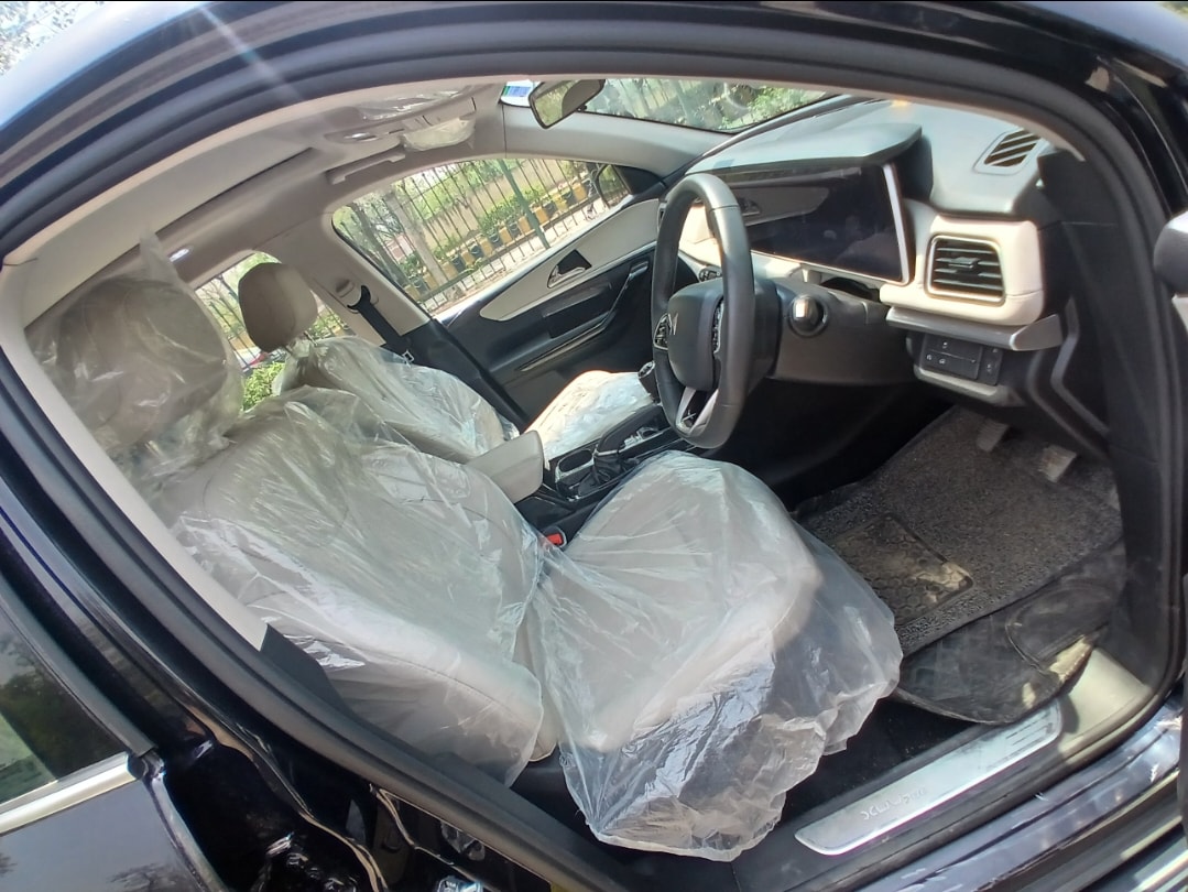 XUV700 image 14 XUV700 image 14