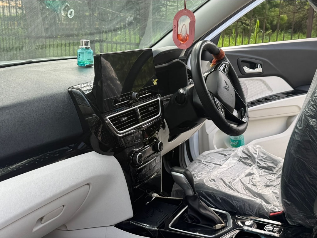 XUV 3XO image 16 XUV 3XO image 16