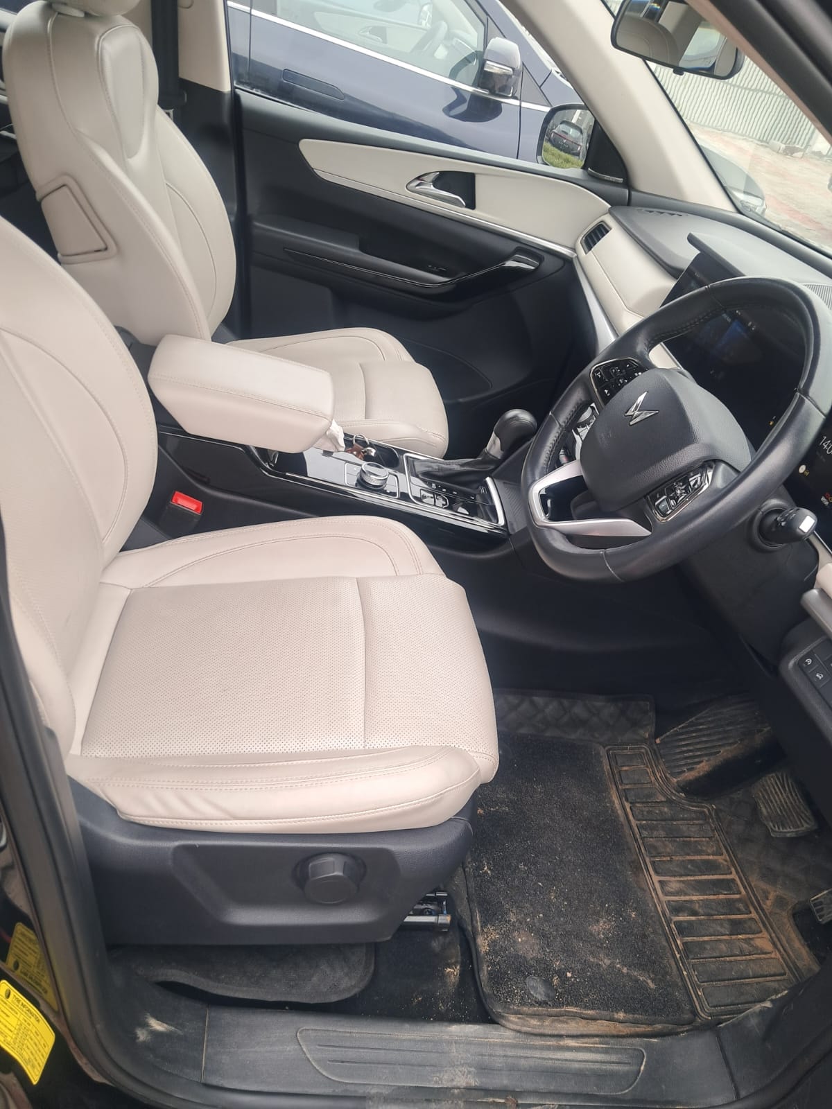 XUV700 image 14 XUV700 image 14