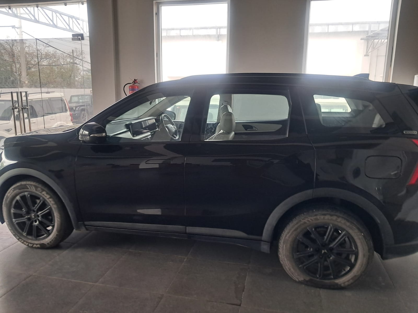 XUV700 image 2 XUV700 image 2