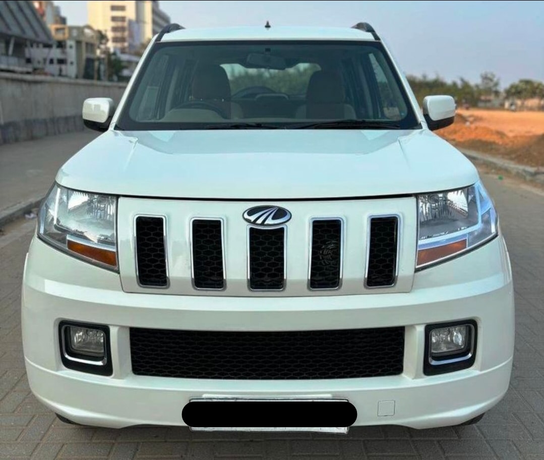 TUV300 Plus image 1 TUV300 Plus image 1