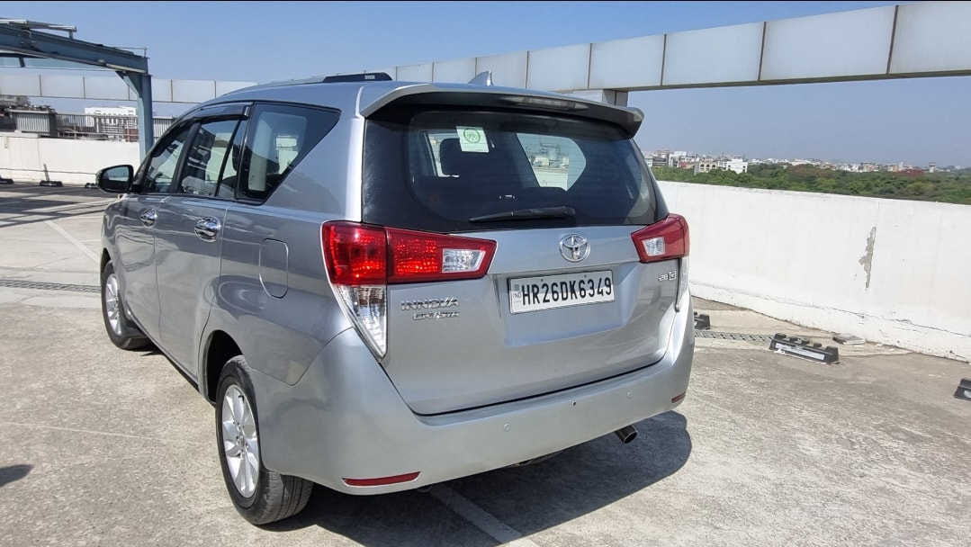 Innova Crysta image 2 Innova Crysta image 2