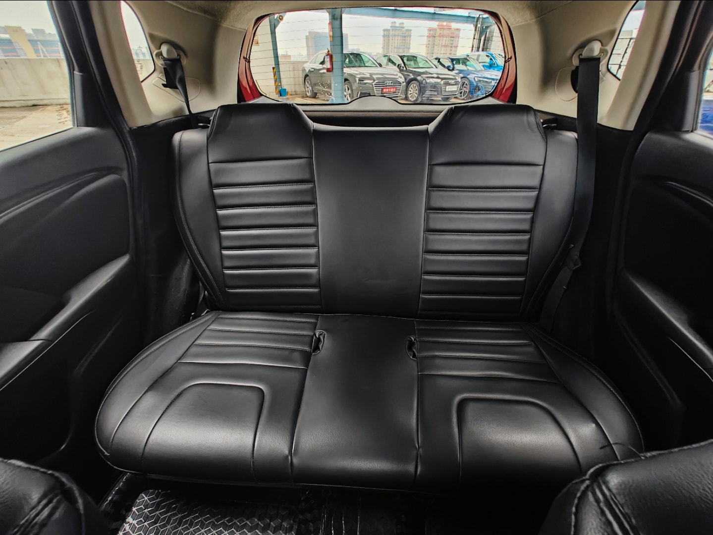 WR-V image 15 WR-V image 15