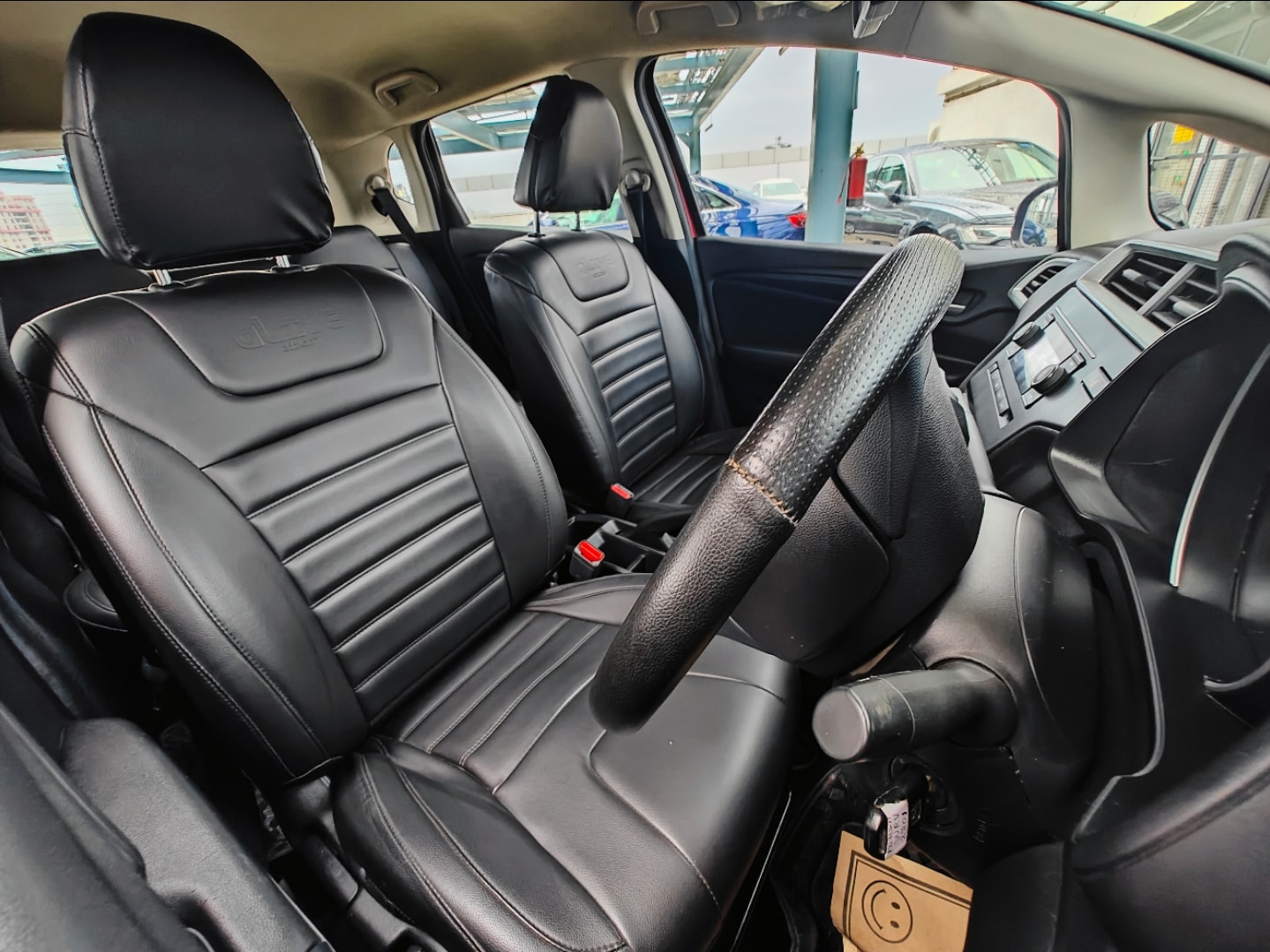 WR-V image 14 WR-V image 14