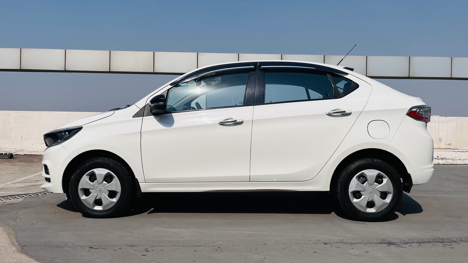 Tigor image 2 Tigor image 2