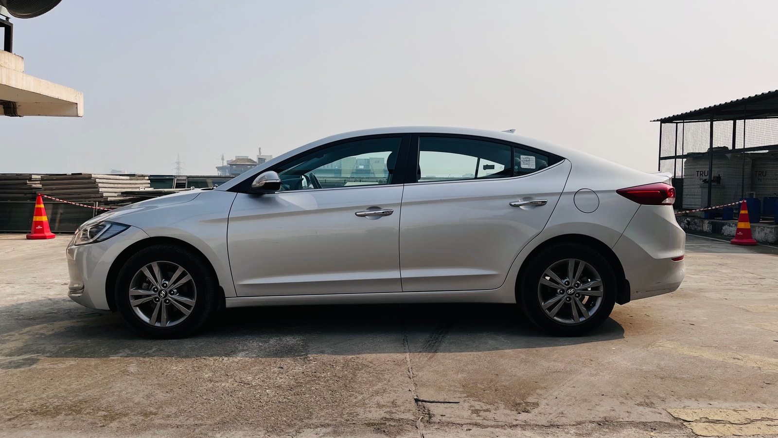 Elantra image 2 Elantra image 2