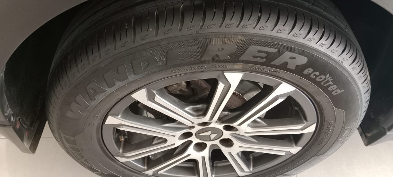 XUV700 image 7 XUV700 image 7