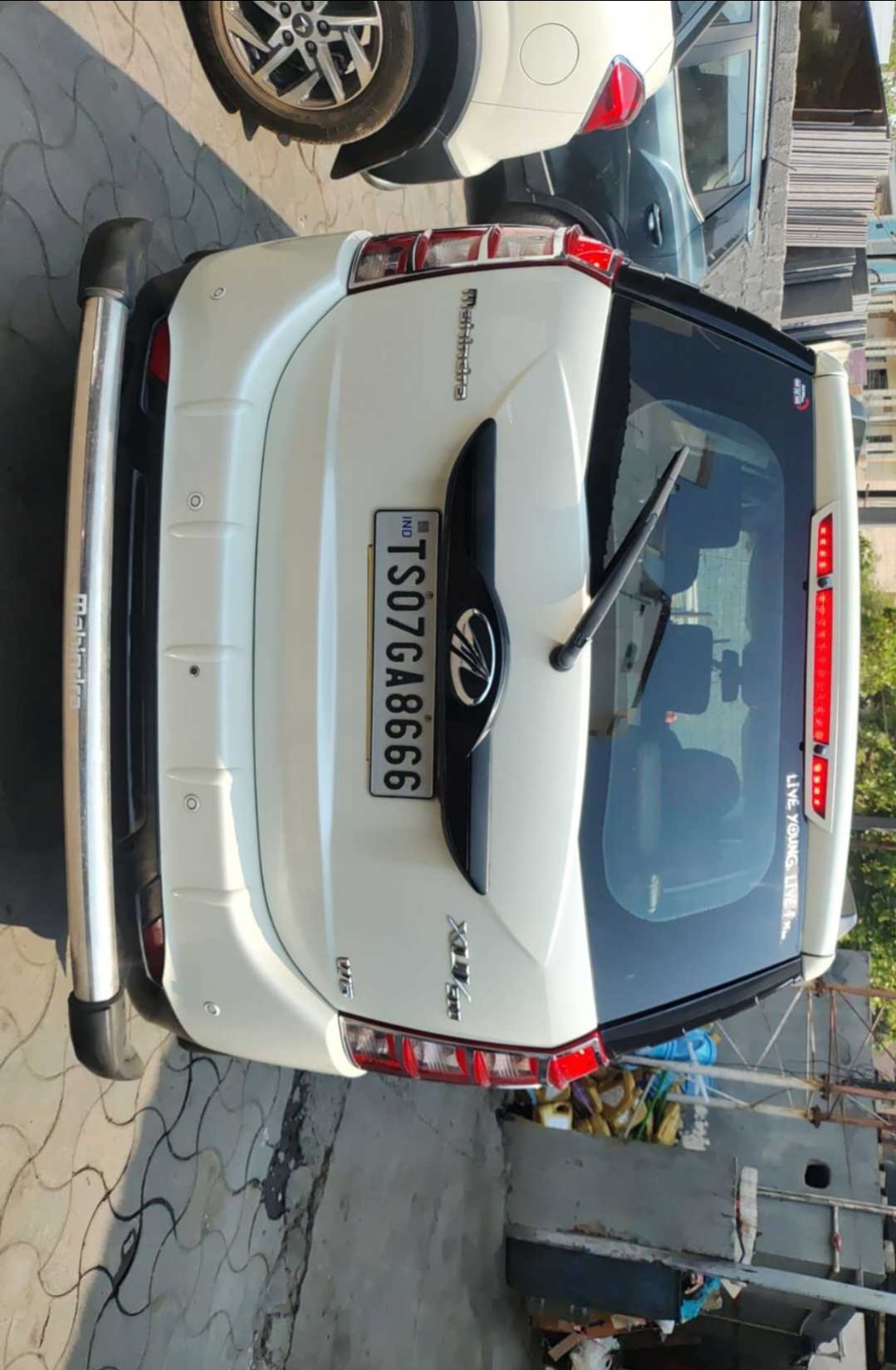 XUV500 image 2 XUV500 image 2