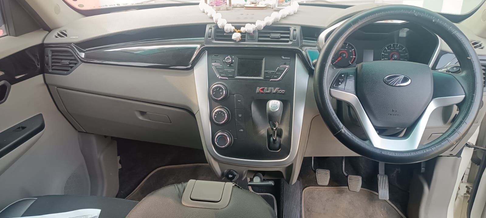 KUV100 image 8 KUV100 image 8