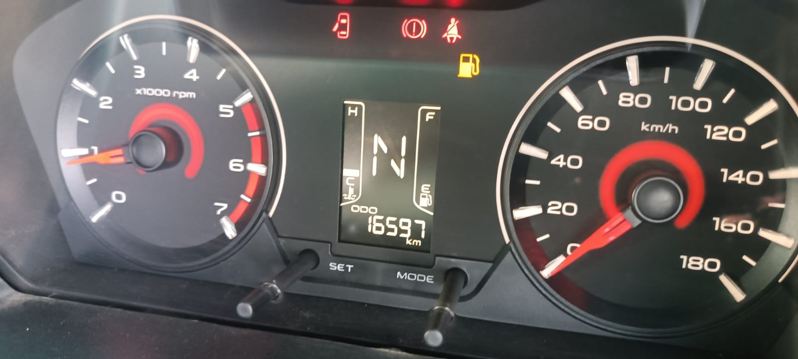 KUV100 image 7 KUV100 image 7