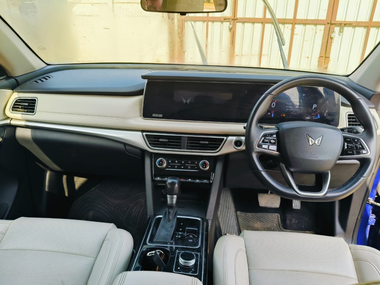 XUV700 image 11 XUV700 image 11