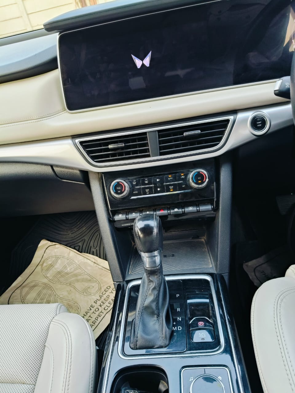 XUV700 image 10 XUV700 image 10