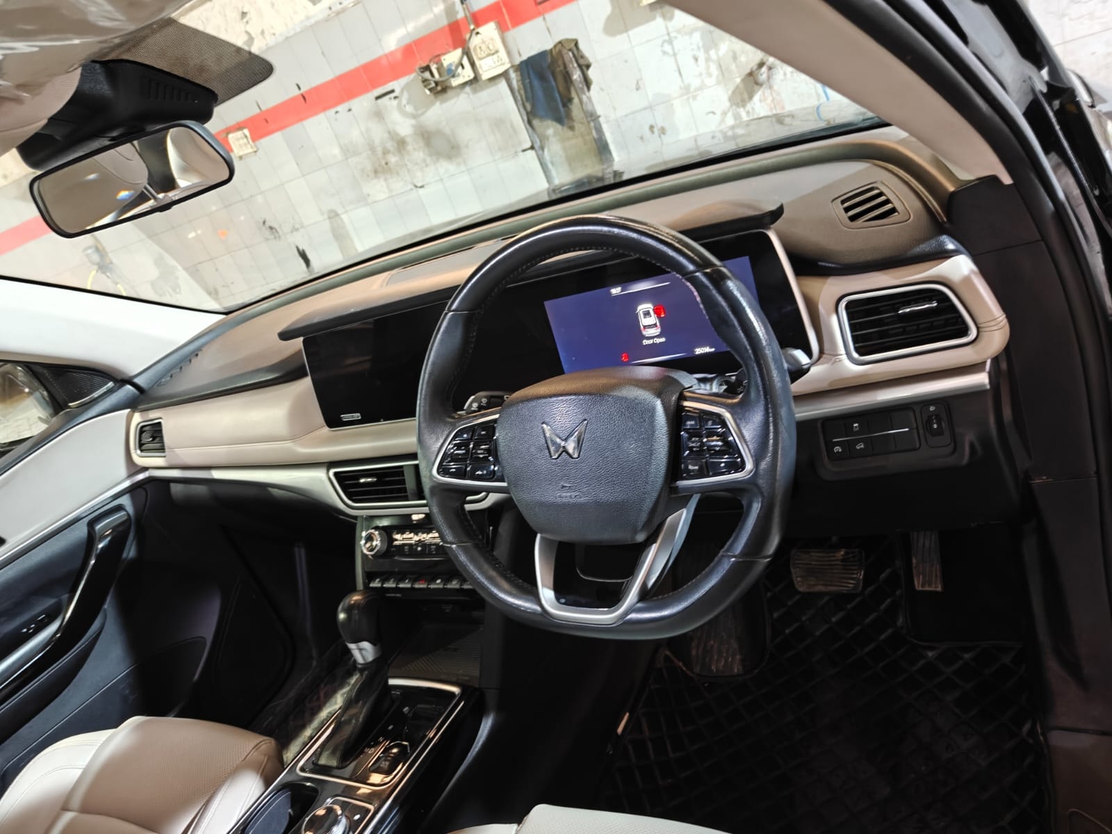 Used 2023 Mahindra XUV700 Used 2023 Mahindra XUV700