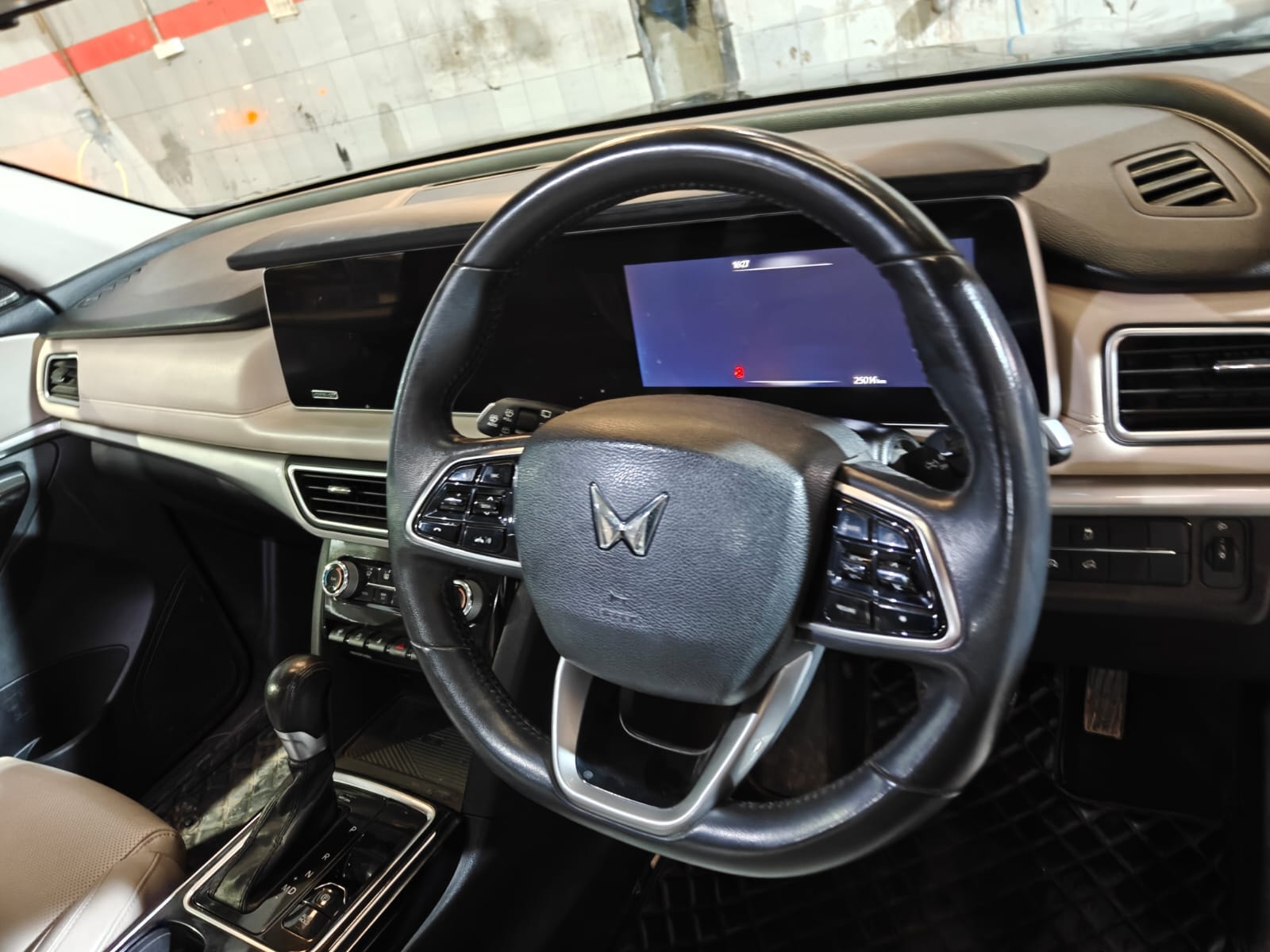 Used 2023 Mahindra XUV700 Used 2023 Mahindra XUV700