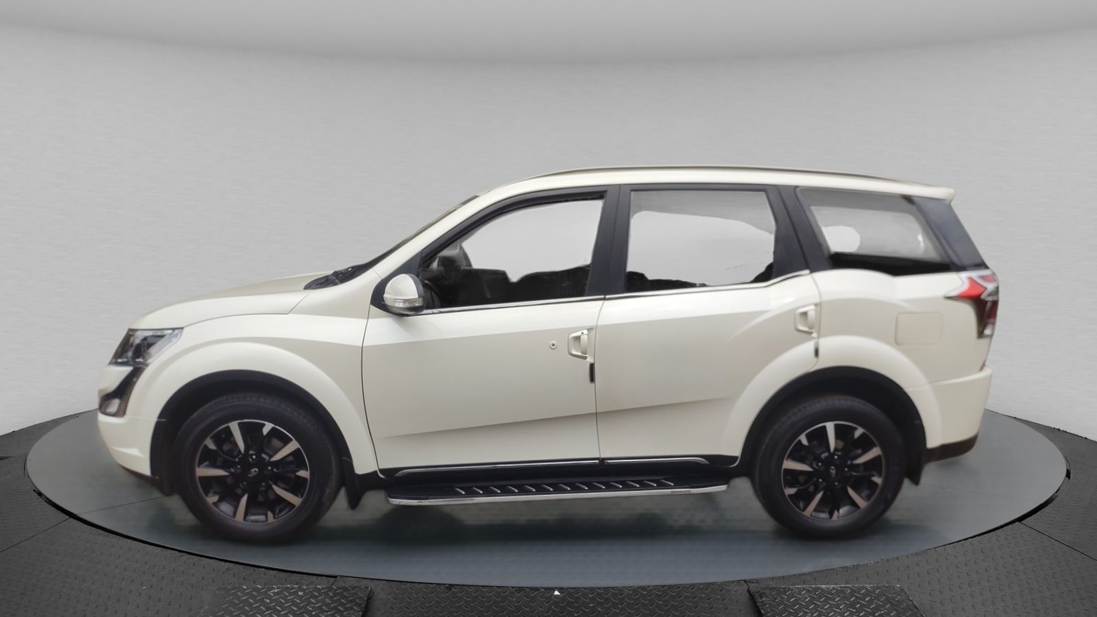 XUV500 image 2 XUV500 image 2