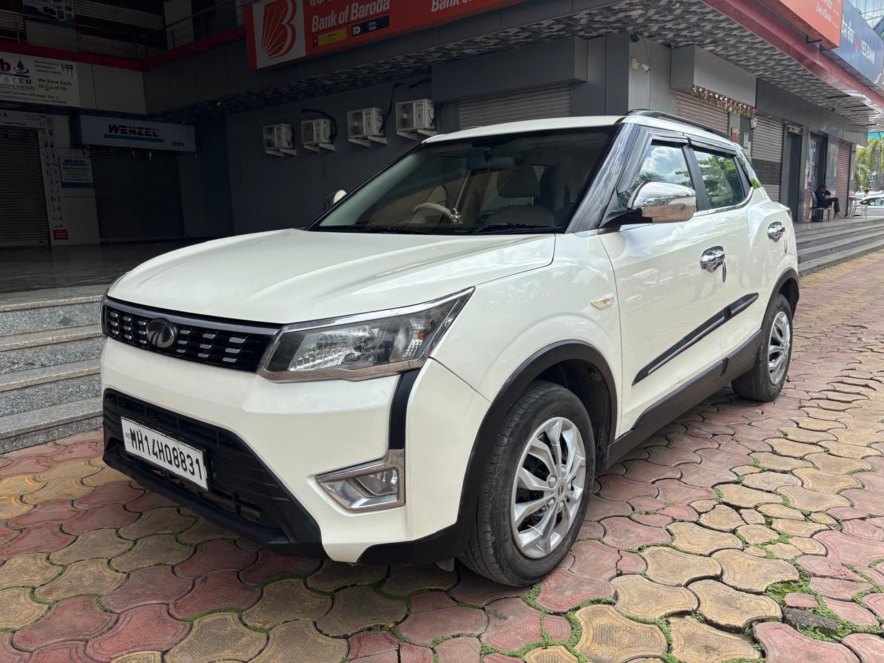 XUV300 image 2 XUV300 image 2