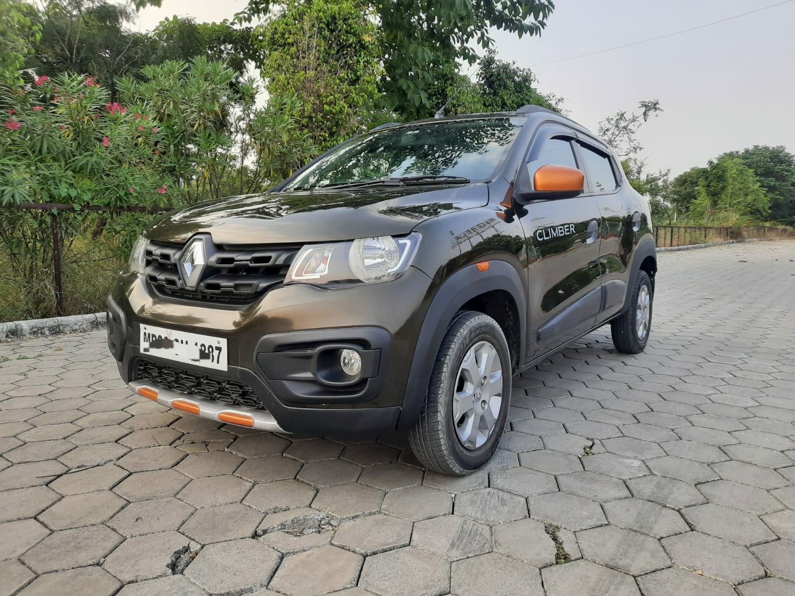 Kwid image 1 Kwid image 1
