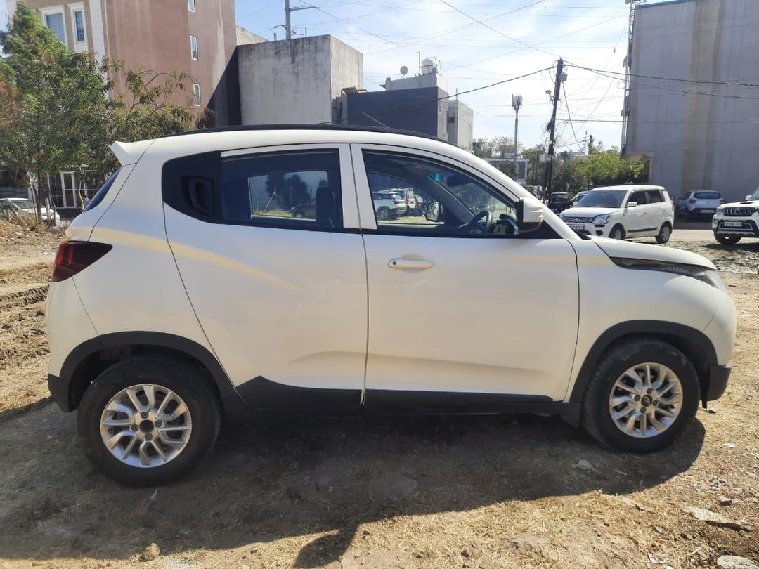 2017 Mahindra KUV100 K6 Plus Diesel 5 Seater BS IV Right Side View 