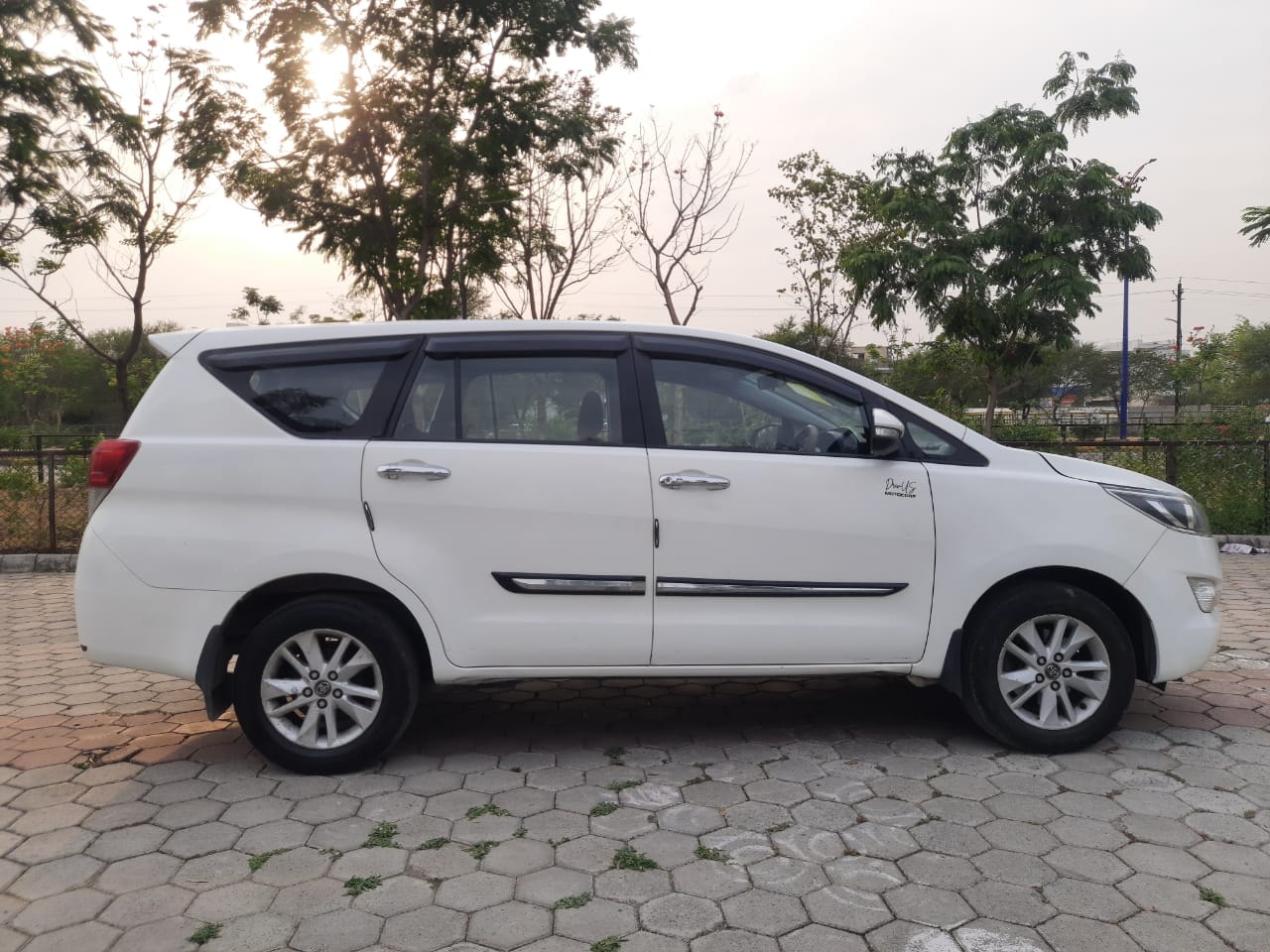 Innova Crysta image 6 Innova Crysta image 6