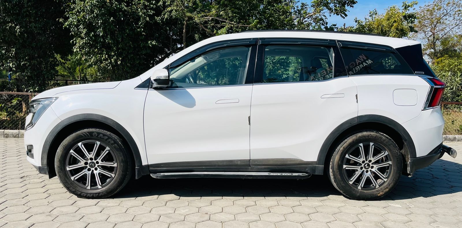 XUV700 image 2 XUV700 image 2