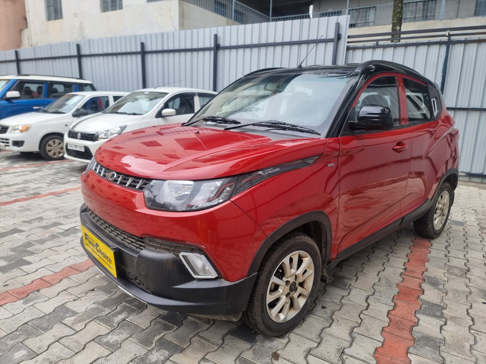 KUV100 image 1 KUV100 image 1