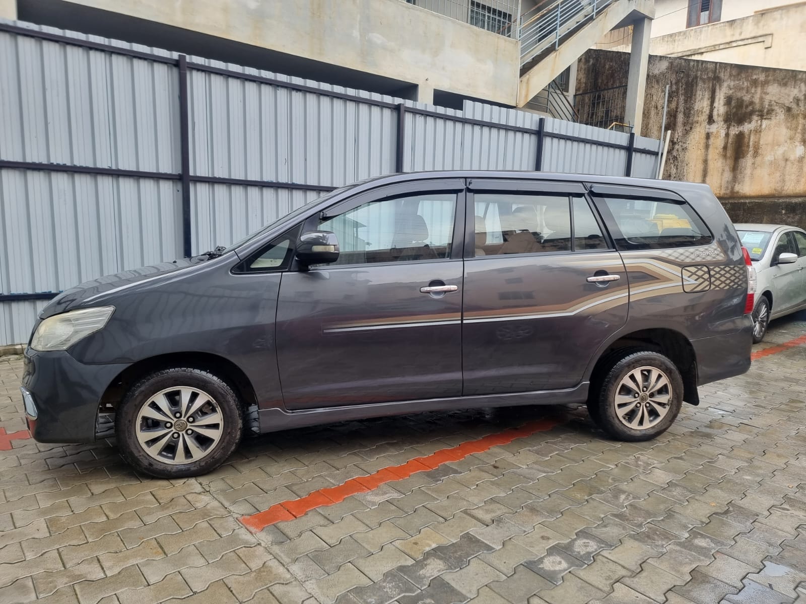 Innova image 2 Innova image 2