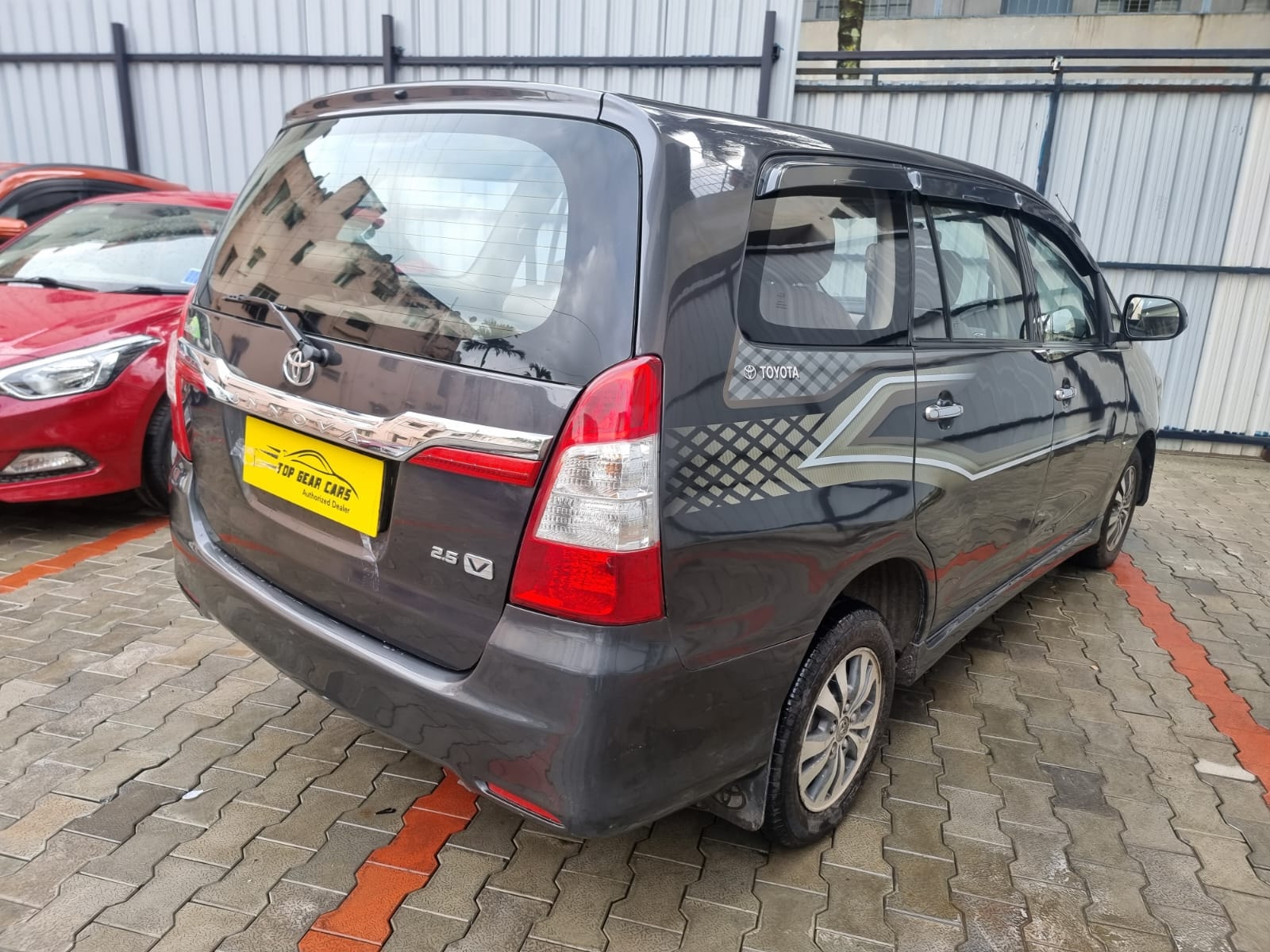 Innova image 5 Innova image 5