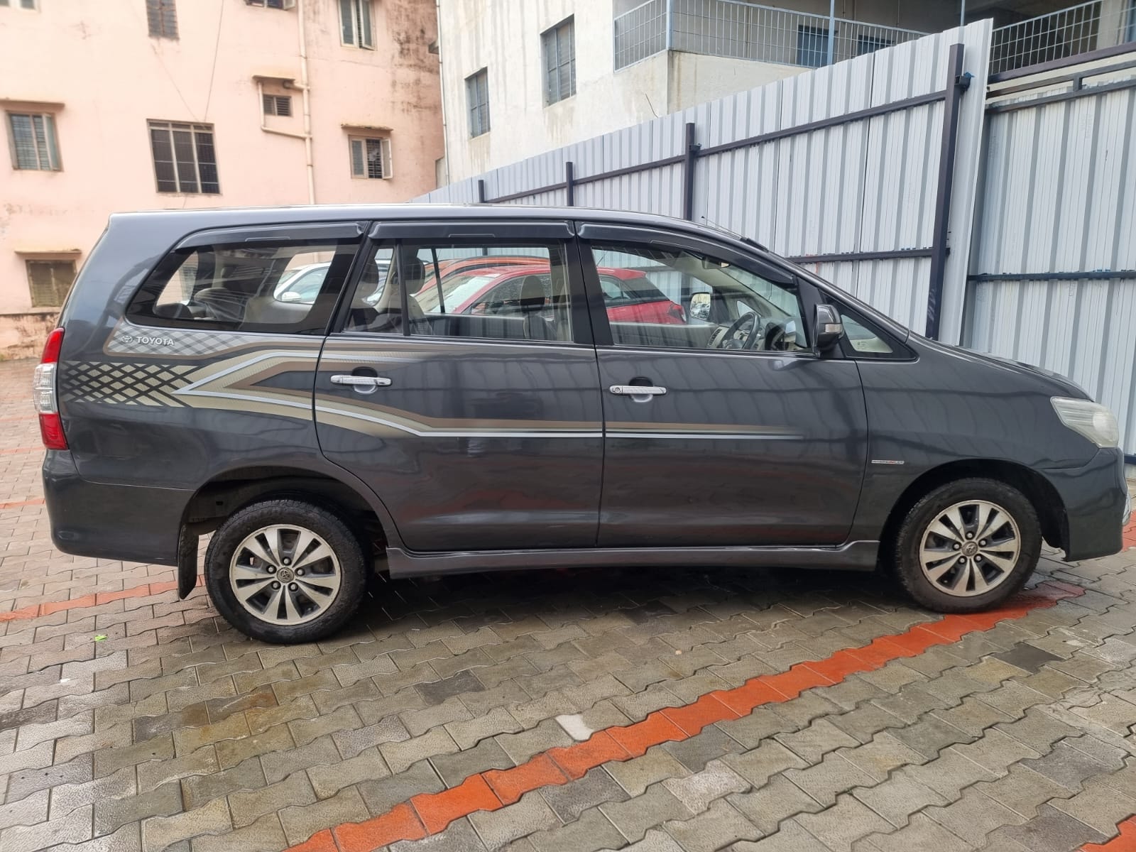 Innova image 6 Innova image 6