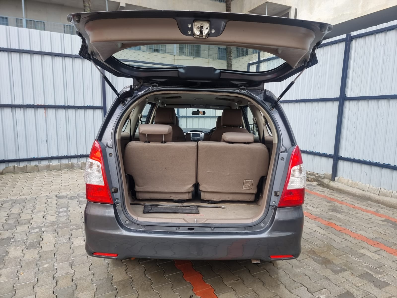 Innova image 10 Innova image 10