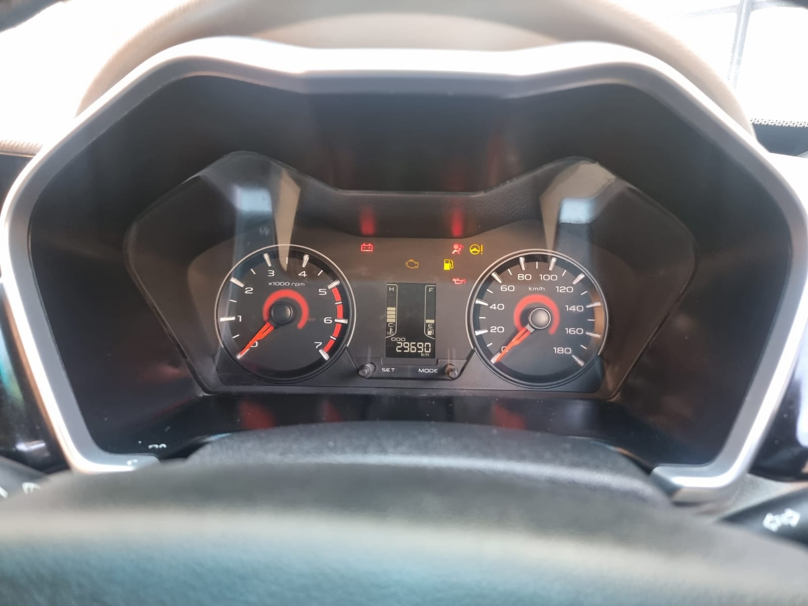 KUV100 image 15 KUV100 image 15