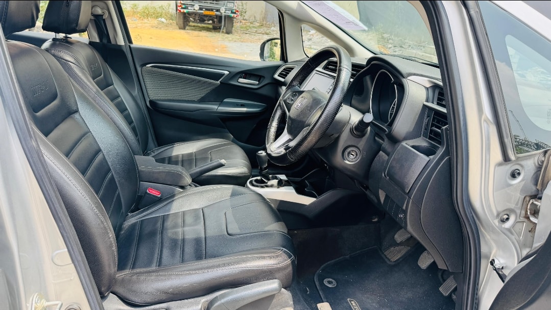 WR-V image 16 WR-V image 16