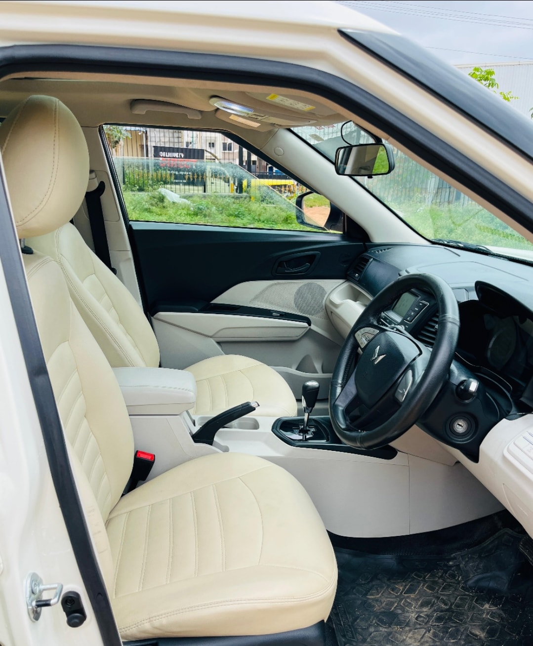 XUV300 image 14 XUV300 image 14