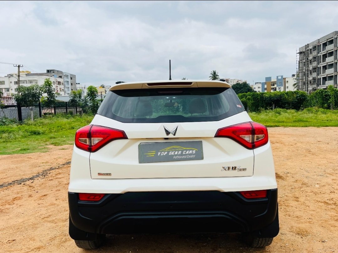 XUV300 image 4 XUV300 image 4