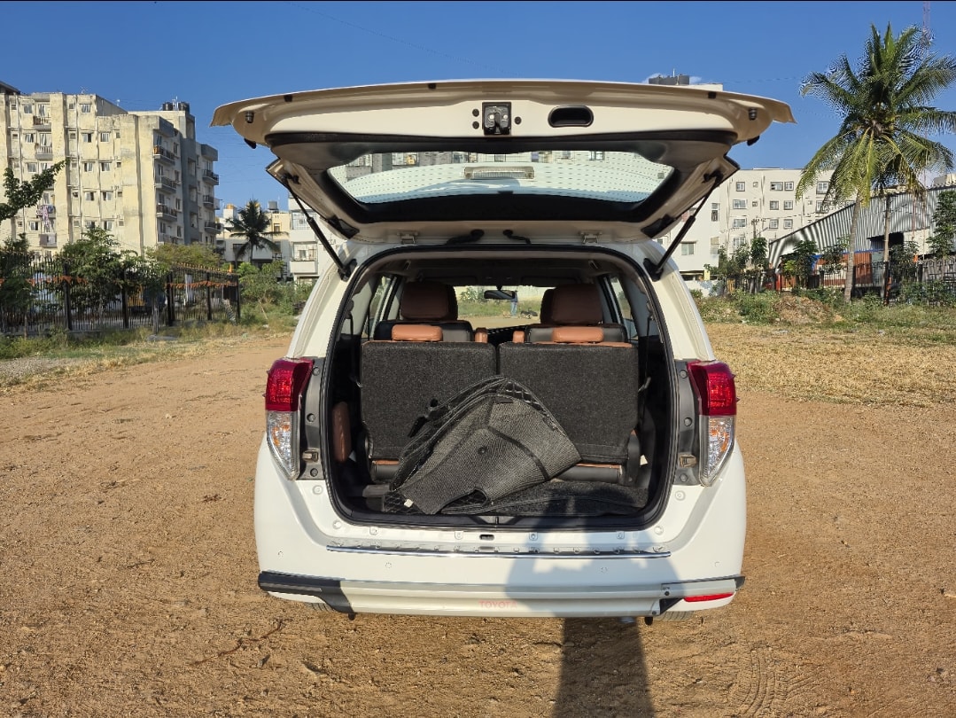 Innova Crysta image 10 Innova Crysta image 10