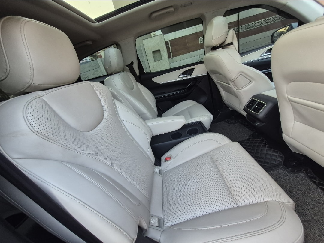 XUV700 image 15 XUV700 image 15