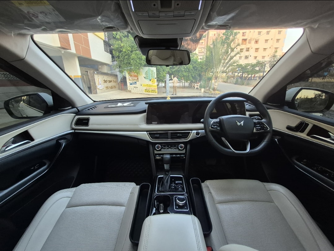 XUV700 image 12 XUV700 image 12