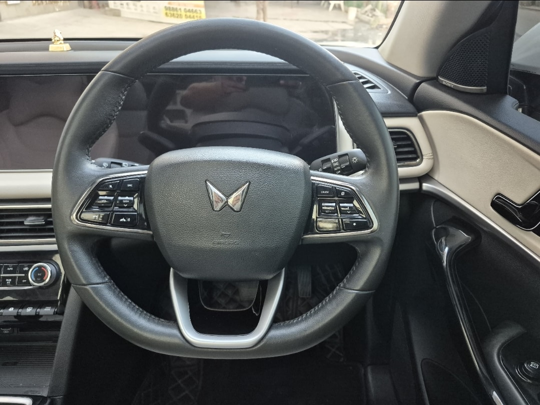 XUV700 image 13 XUV700 image 13