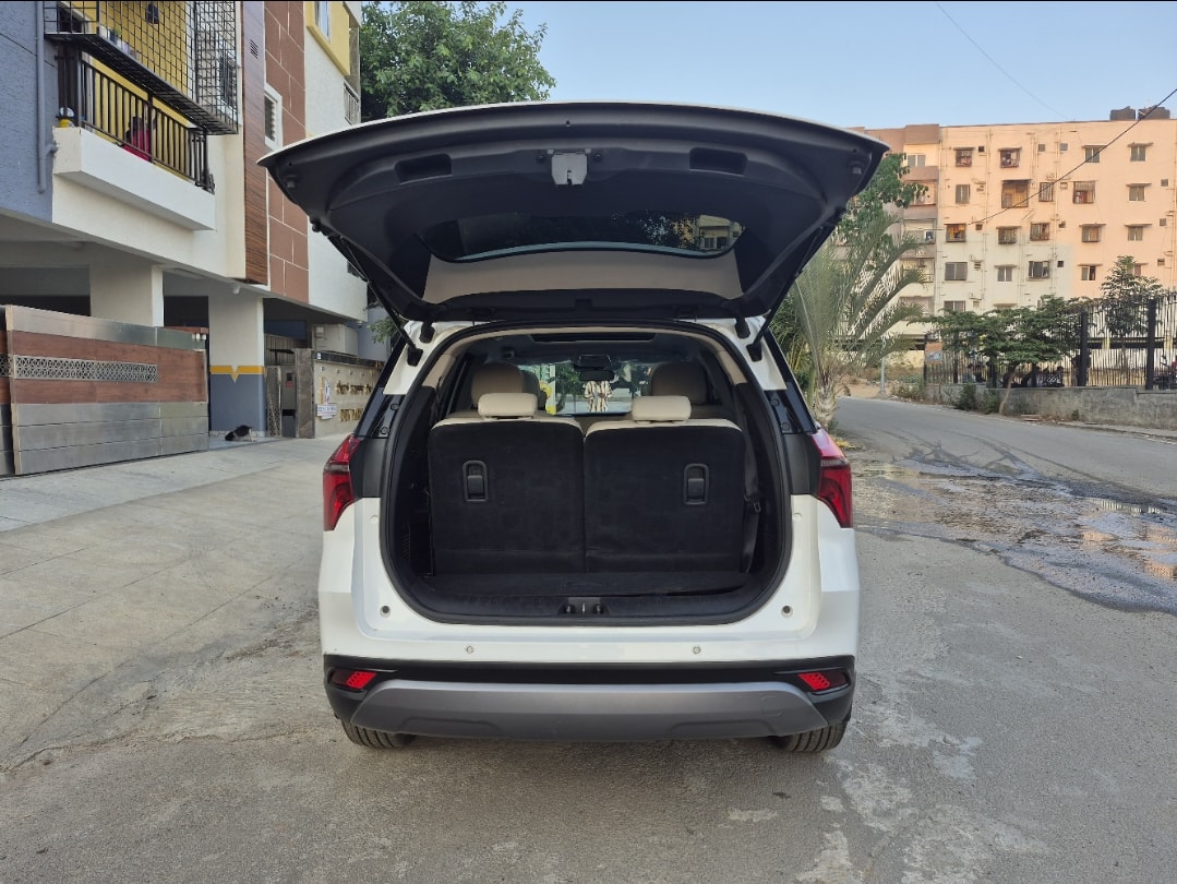 XUV700 image 10 XUV700 image 10