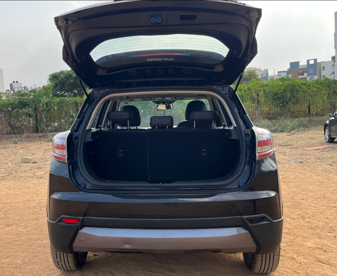 XUV400 image 10 XUV400 image 10