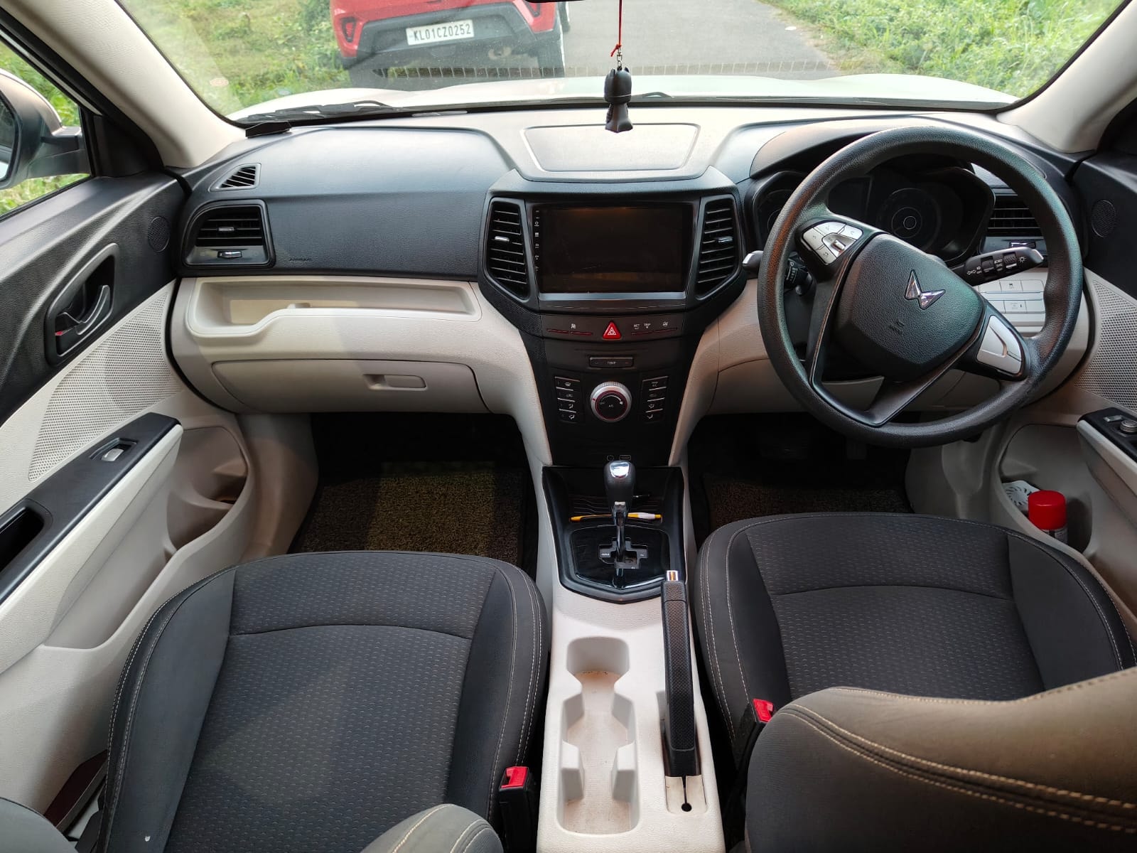 Used 2023 Mahindra XUV300 Used 2023 Mahindra XUV300